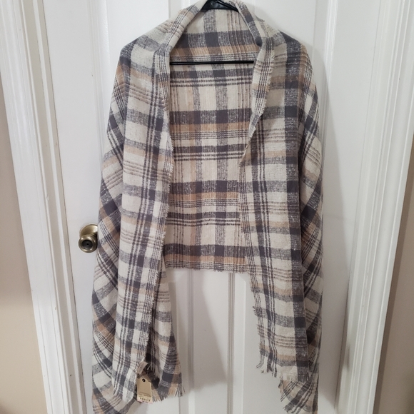NWT St John's Bay Soft Lauren Plaid Scarf Grey Cream Tan Shawl Fall Fashion OS - Picture 1 of 6